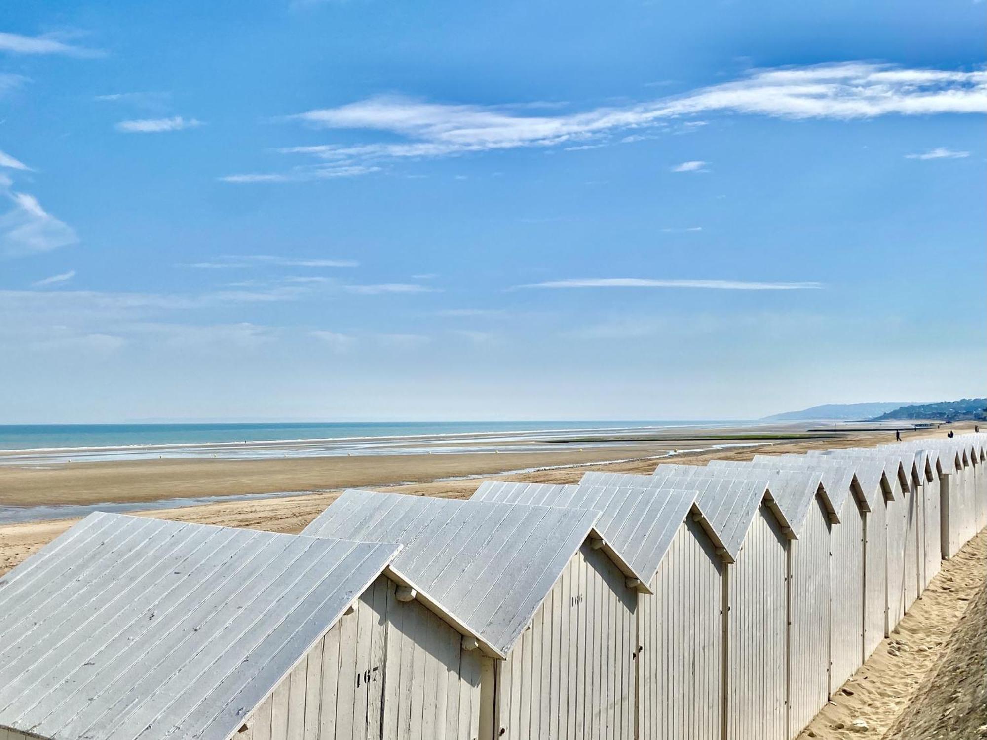 LA CLEF DES VILLES - Hyper centre - Grande Terrasse panoramique vue mer-plage à 50m- Box internet et Netflix Villers-sur-Mer Extérieur photo